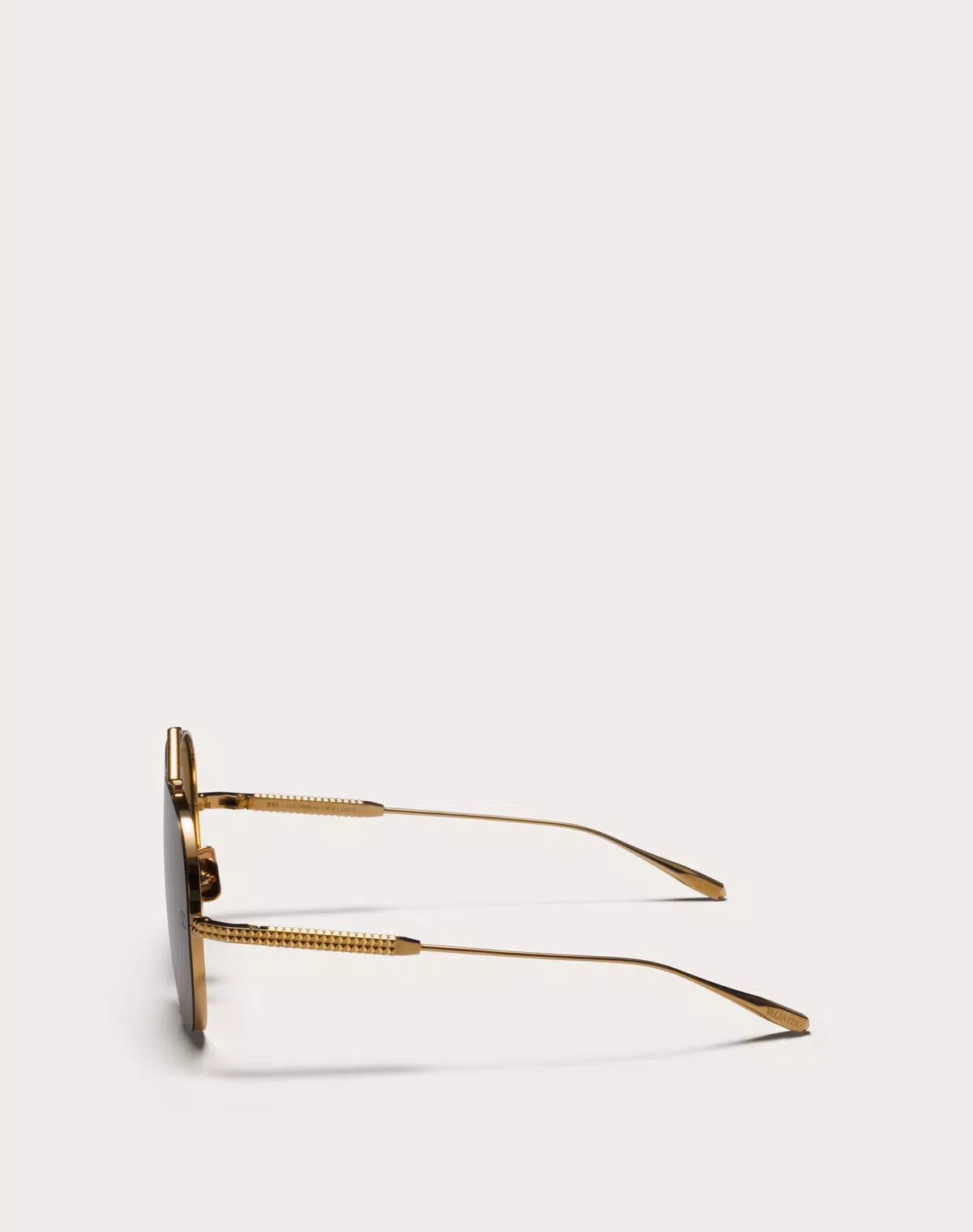 Xvi-occhiale-pilot-in-titanio-con-stud-latop-dettaglio-stanghette-okkiali-da-sole-aviator