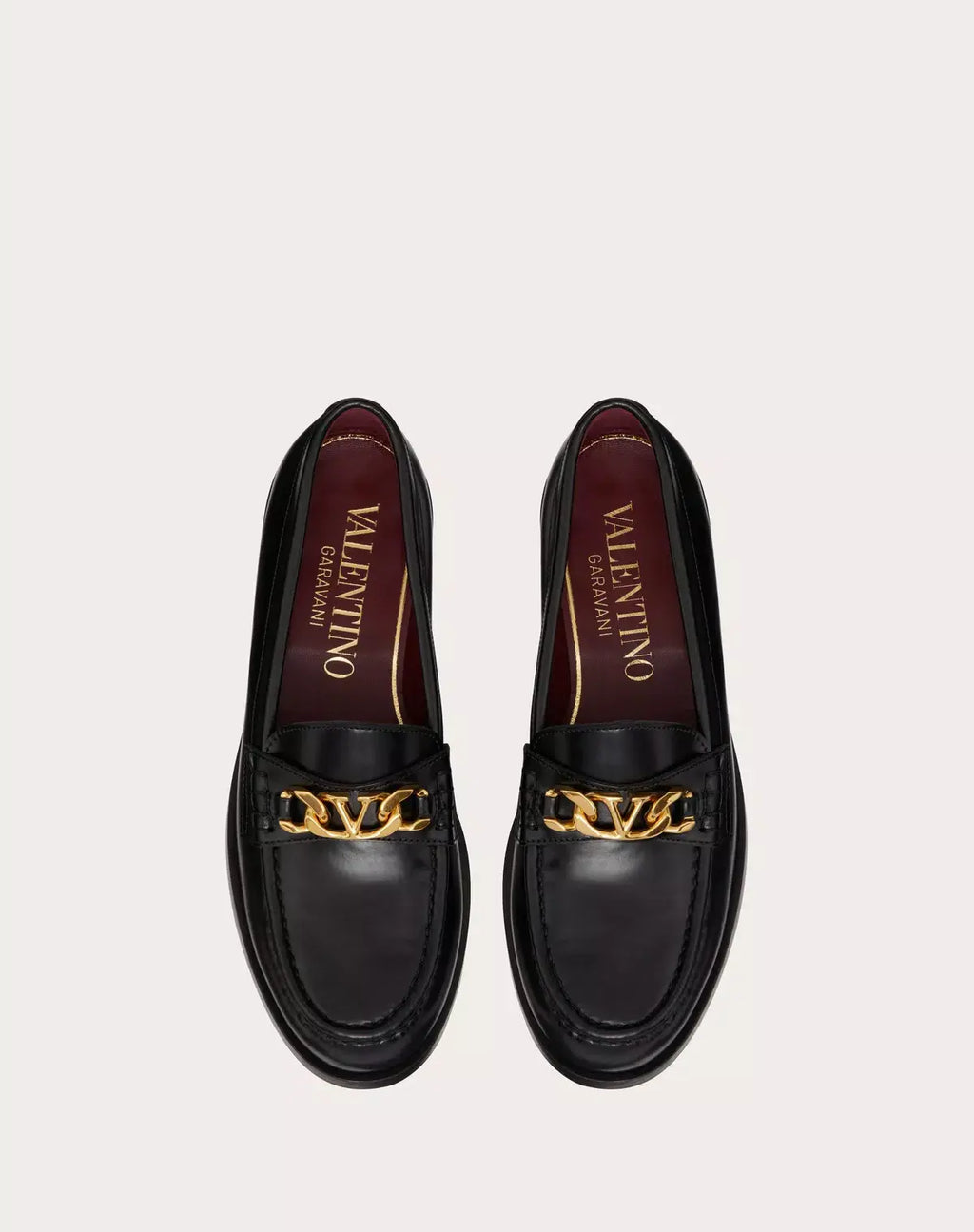 mocassino-vLogo-chain-valentino-garavani-in-vitello-catena-con-dettaglio-VLogo-signature-finitura-ottone-anticato-fondo-in-cuoio-altezza-tacco-10mm_0_4-made-in-italy-front